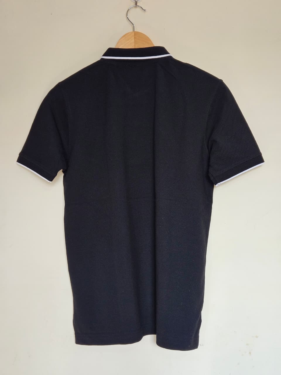 black polo t shirt white tipping India
cotton polo t shirt black classic fit
minimal polo t shirt smart casual style
black polo with contrast collar design
premium cotton polo t shirt men women