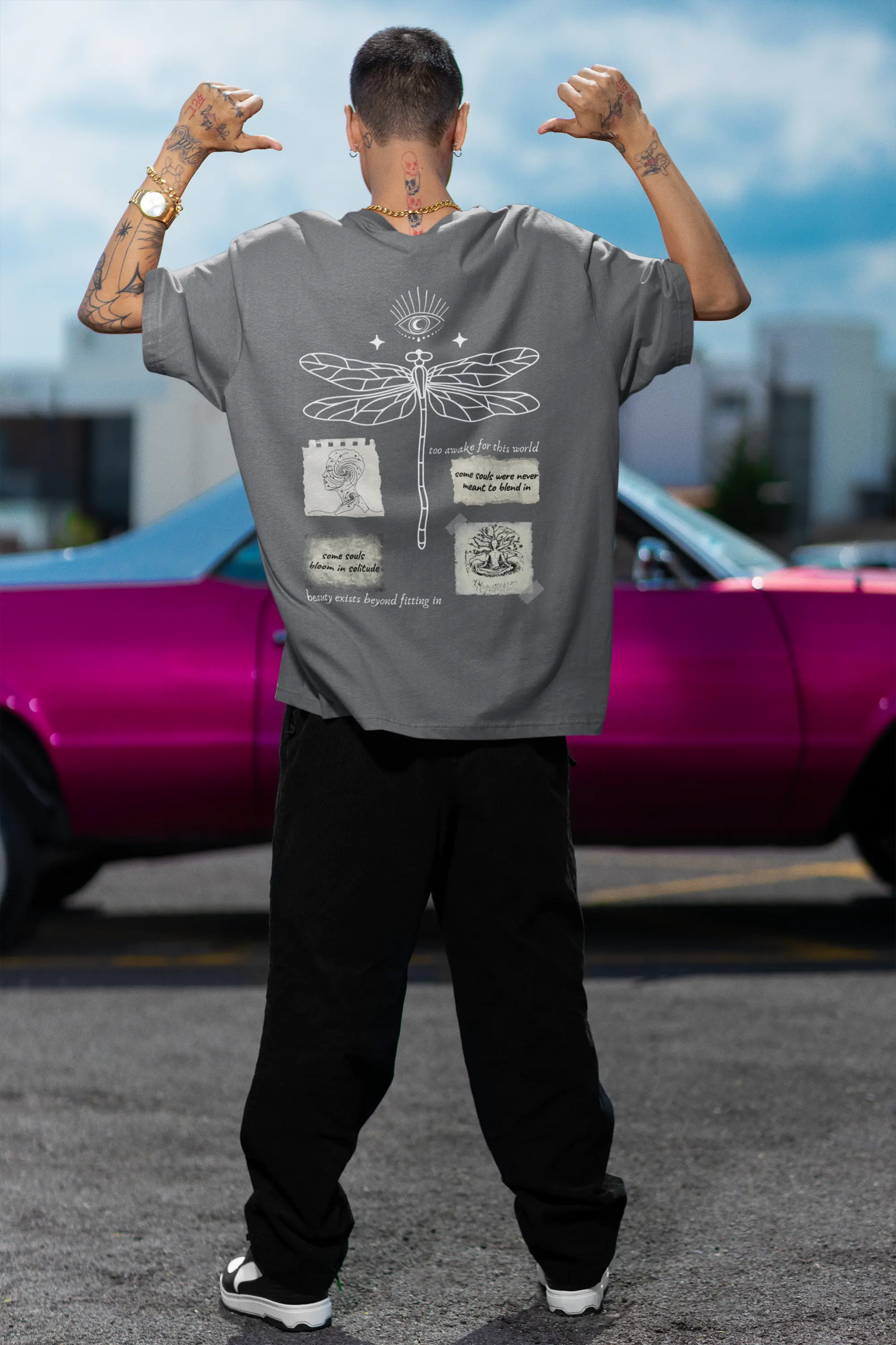 Dragonfly graphic artwork on oversized streetwear t-shirt grey color