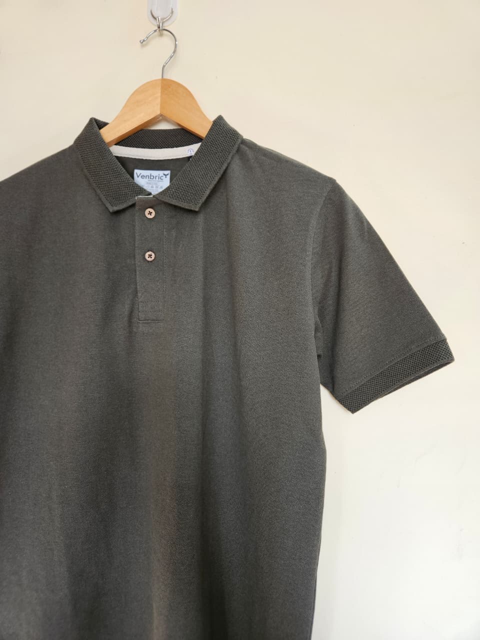 olive green polo t shirt India cotton
classic fit olive polo t shirt men women
minimal olive green polo smart casual
cotton polo t shirt olive everyday wear
premium olive green polo t shirt unisex