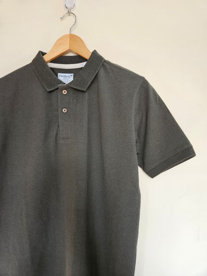 olive green polo t shirt India cotton
classic fit olive polo t shirt men women
minimal olive green polo smart casual
cotton polo t shirt olive everyday wear
premium olive green polo t shirt unisex