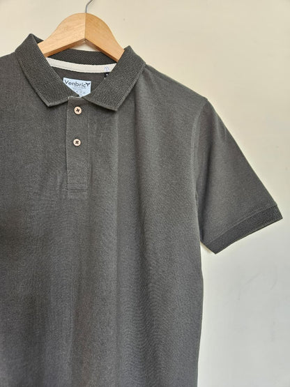 olive green polo t shirt India cotton
classic fit olive polo t shirt men women
minimal olive green polo smart casual
cotton polo t shirt olive everyday wear
premium olive green polo t shirt unisex